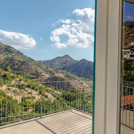 Farmakas Living Guest House Exterior photo